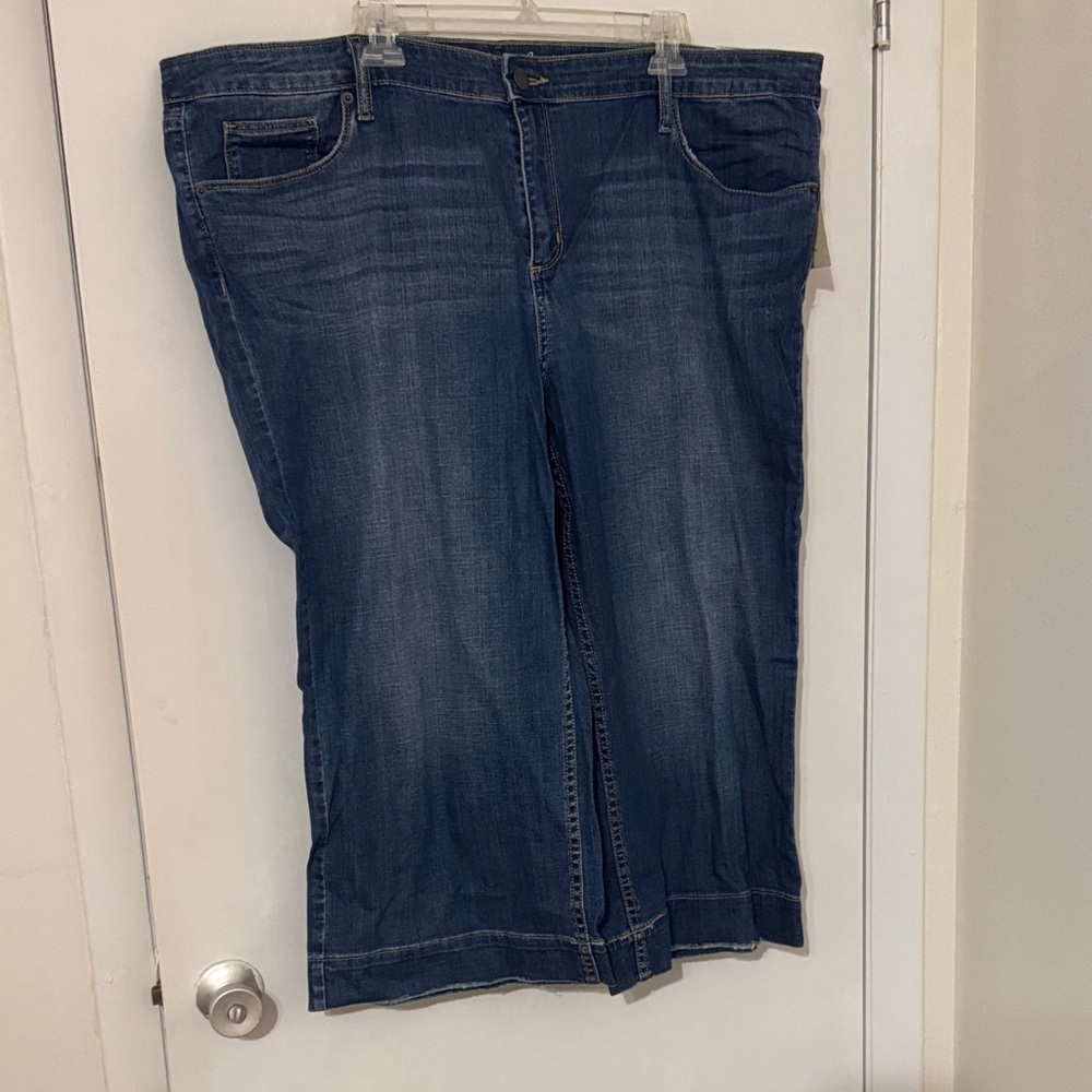 Universal Thread Classic Blue Denim Crop Jeans
